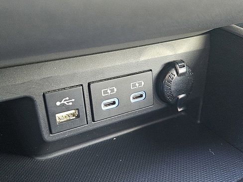 Used 2022 Toyota Highlander XLE image 14