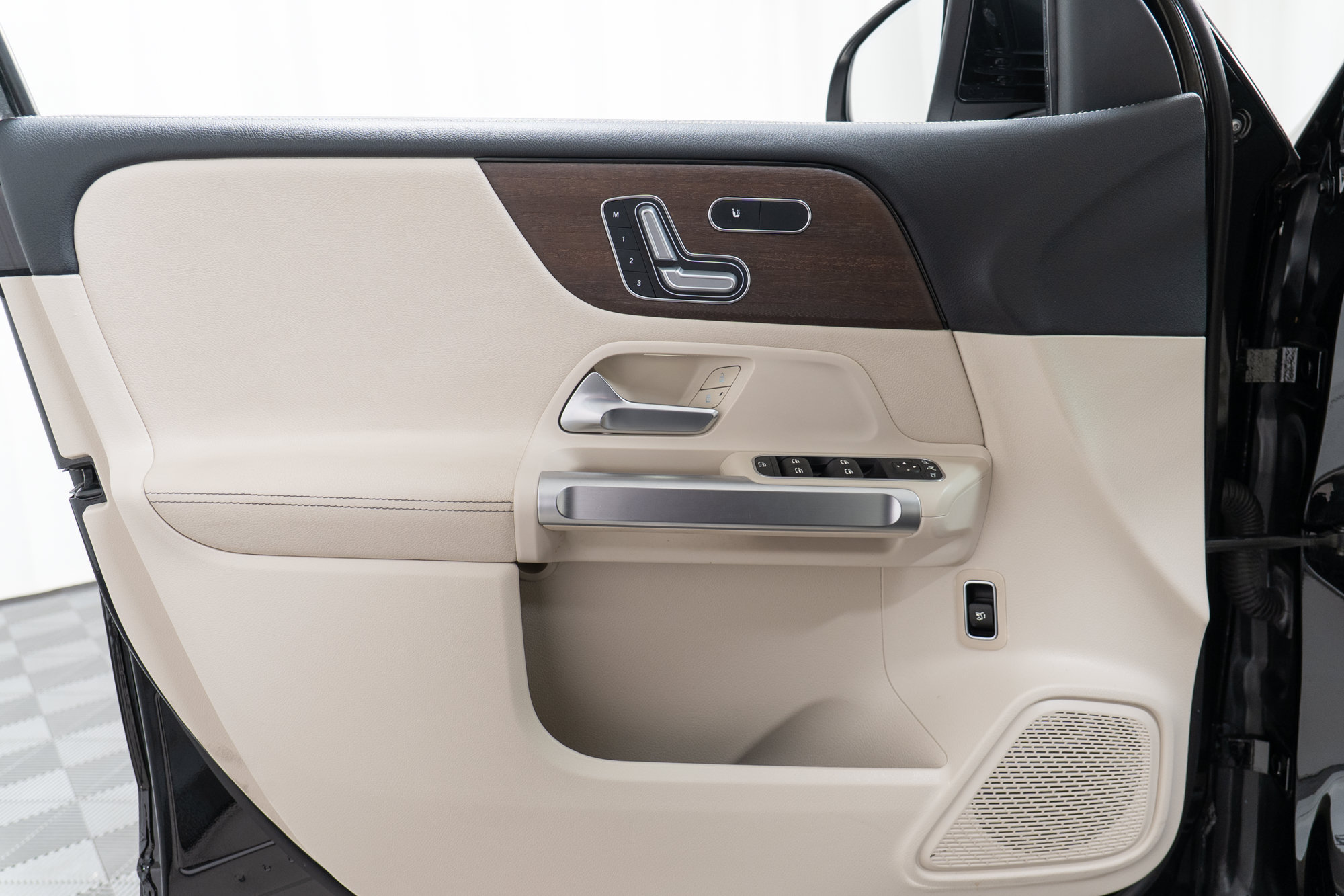 Certified 2020 Mercedes-Benz GLB 250 4MATIC image 11