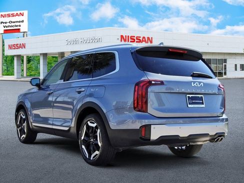 Used 2025 Kia Telluride S image 3
