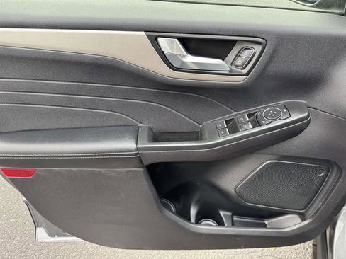 Used 2022 Ford Escape SEL image 12