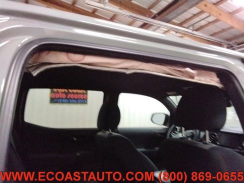 Used 2022 Toyota Tacoma TRD Sport AWD/4WD image 21