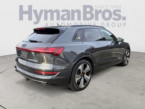 Used 2023 Audi e-tron Premium Plus image 3