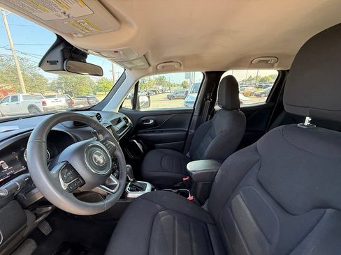 Used 2022 Jeep Renegade Latitude AWD/4WD image 12