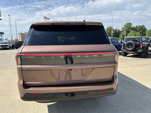 Used 2025 Lincoln Navigator Black Label AWD/4WD image 7
