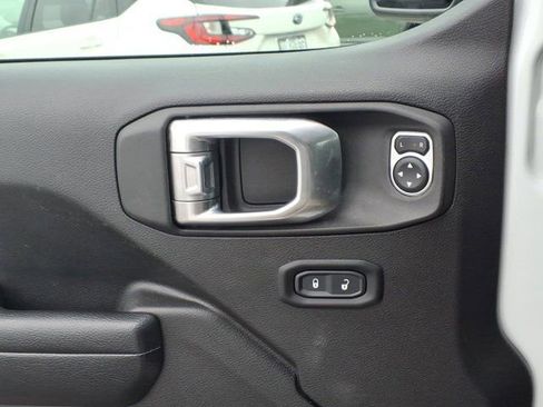 Used 2023 Jeep Gladiator Rubicon w/ Cold Weather Group image 23