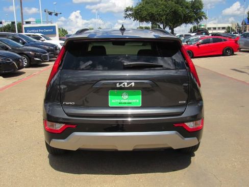 Used 2023 Kia Niro EX Touring image 9