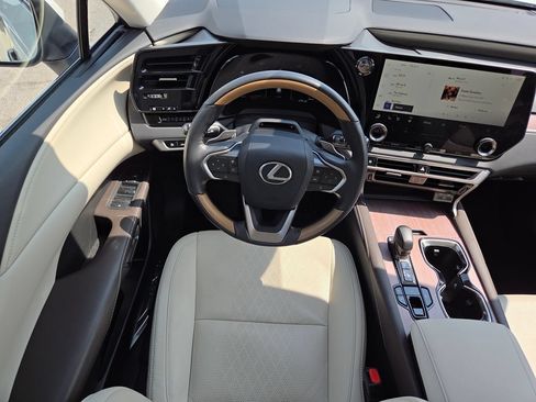 Used 2025 Lexus RX 350 w/ Convenience Package AWD/4WD image 4