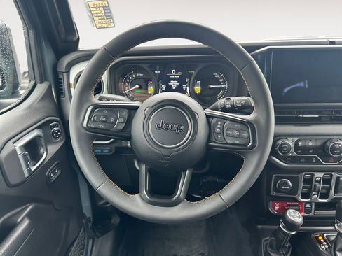 Used 2024 Jeep Wrangler Unlimited image 14