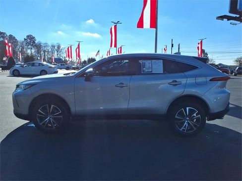 Used 2023 Toyota Venza LE image 3