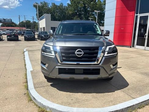 Used 2021 Nissan Armada SL w/ Captain's Chairs Package RWD image 2
