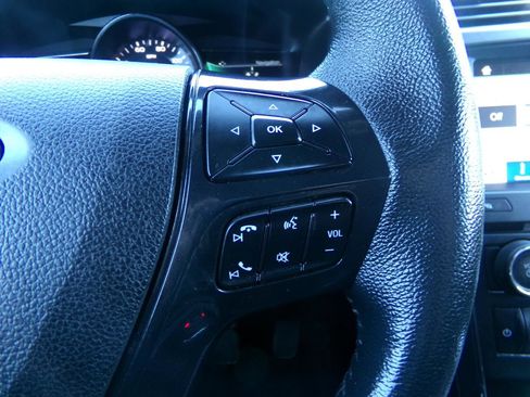 Used 2018 Ford Explorer XLT w/ Equipment Group 202A AWD/4WD image 17