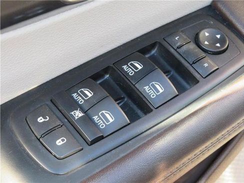 Used 2017 Chrysler Pacifica Touring-L Plus image 12