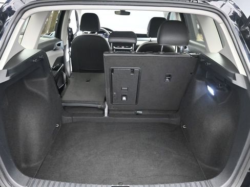 Used 2025 Volkswagen Taos SE FWD image 23