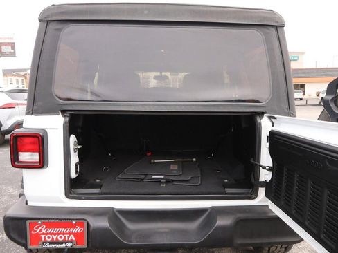 Used 2018 Jeep Wrangler Unlimited Sport image 7