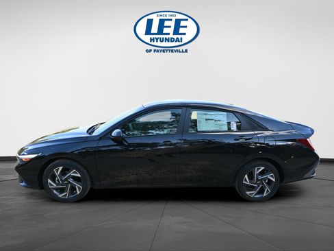 New 2025 Hyundai Elantra SEL FWD image 6