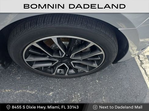 Used 2018 Ford Taurus SHO w/ Driver Assist Package image 9