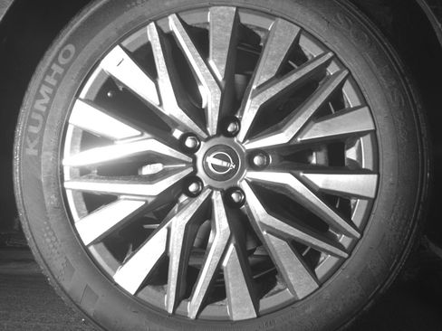 Used 2025 Nissan Altima 2.5 SV FWD image 13