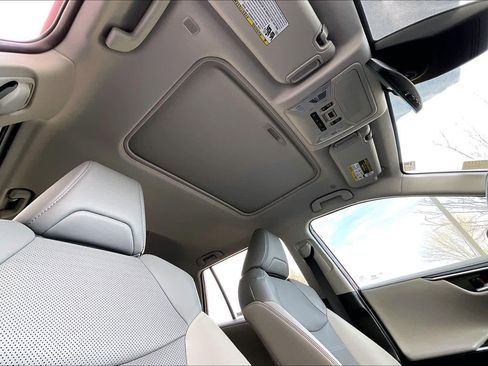 Used 2024 Toyota RAV4 Limited image 13