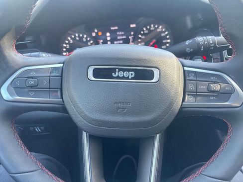 Used 2025 Jeep Compass Trailhawk AWD/4WD image 25