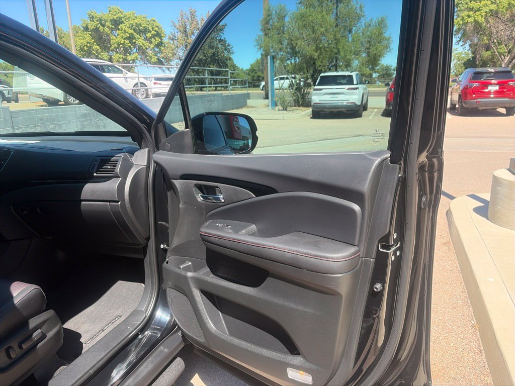 Used 2025 Honda Ridgeline Black Edition image 22