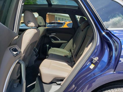 Used 2025 Audi Q5 Premium w/ Convenience Package AWD/4WD image 5