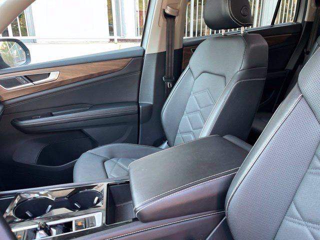 Used 2025 Volkswagen Atlas SE FWD image 10