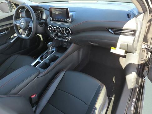Used 2025 Nissan Sentra SR w/ SR Premium Package image 18