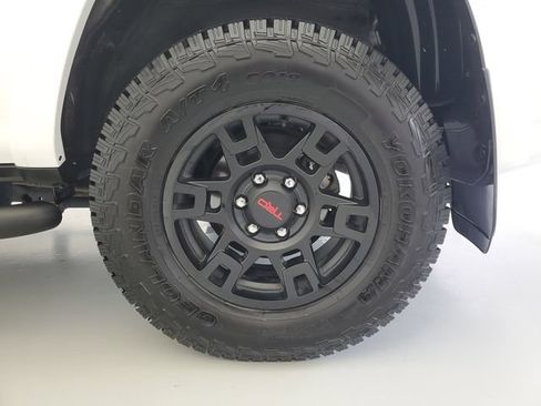 Used 2023 Toyota 4Runner SR5 Premium w/ Moonroof Package RWD image 10