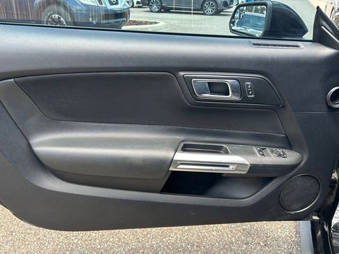 Used 2018 Ford Mustang Coupe RWD image 18