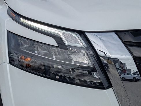 Used 2025 Nissan Pathfinder SV image 9