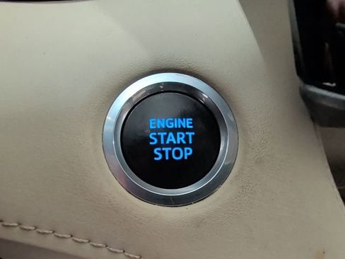 Used 2021 Toyota Highlander XLE image 29