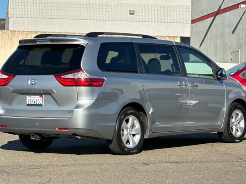 Used 2015 Toyota Sienna LE image 2