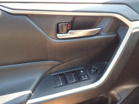 Used 2021 Toyota RAV4 XLE Premium image 21