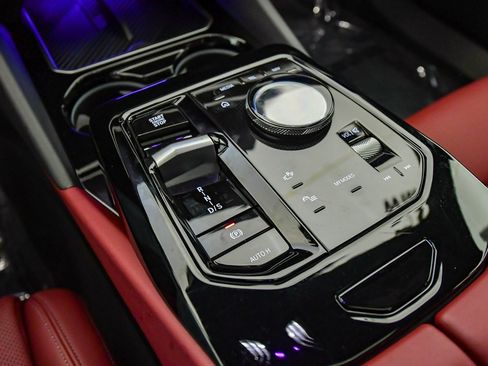 Used 2025 BMW 530i w/ Premium Package image 23