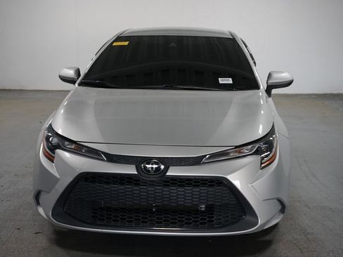 Used 2022 Toyota Corolla LE FWD image 2