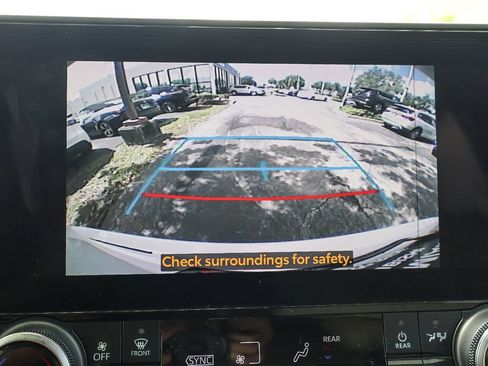 Used 2023 Toyota Highlander XLE FWD image 45