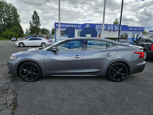 Used 2017 Nissan Maxima SR w/ Midnight Edition FWD image 2