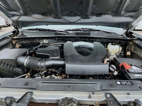 Used 2019 Toyota Tacoma w/ TRD Off-Road Package image 27