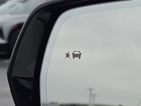 Used 2024 Cadillac Lyriq Sport image 12