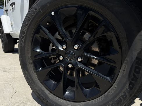 Used 2024 Jeep Wrangler Unlimited Sahara AWD/4WD image 9