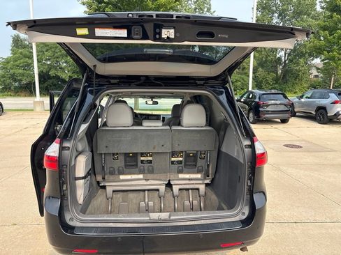 Used 2015 Toyota Sienna XLE w/ XLE Navigation Package FWD image 23