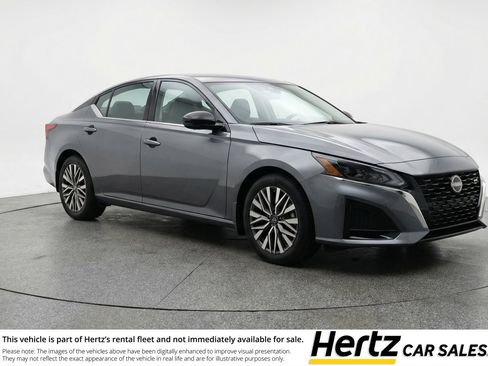 Used 2025 Nissan Altima 2.5 SV FWD image 1