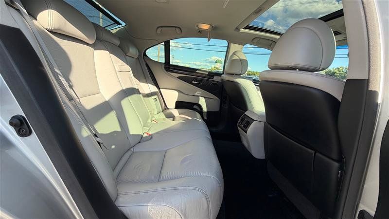 Used 2013 Lexus LS 460 w/ Comfort Pkg RWD image 41