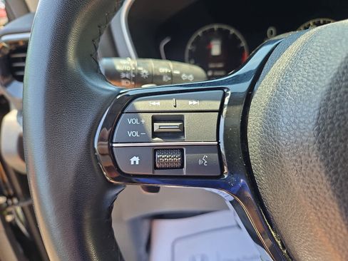 Used 2024 Honda Pilot Touring image 23