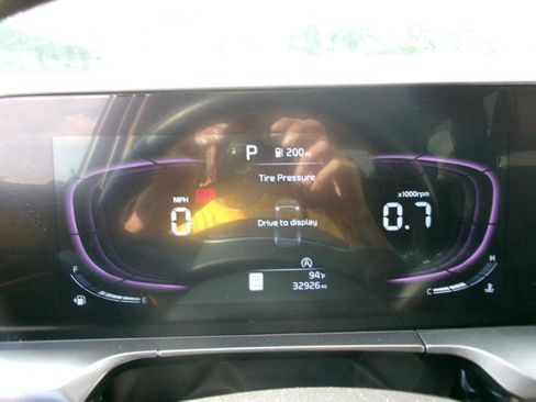 Used 2025 Kia Telluride S FWD image 17