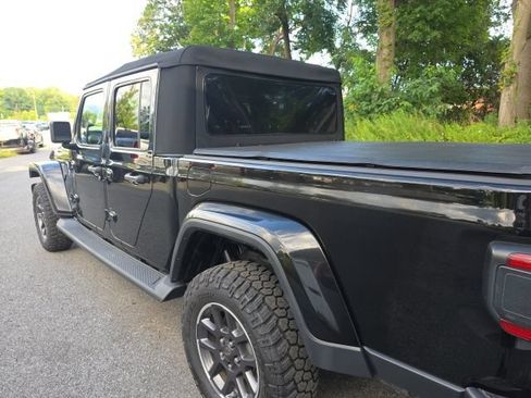 Used 2020 Jeep Gladiator Overland AWD/4WD image 3