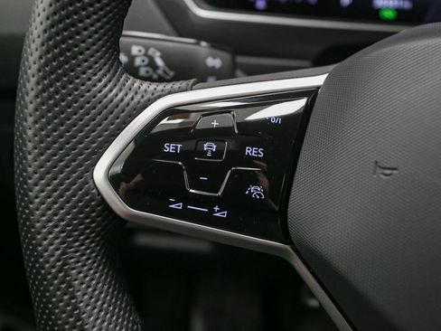 Certified 2024 Volkswagen Tiguan SE R-Line image 42