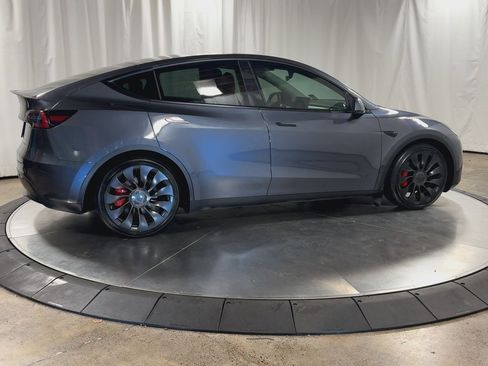 Used 2022 Tesla Model Y Performance image 2