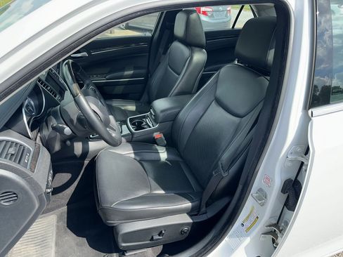 Used 2018 Chrysler 300 Limited w/ Safetytec Plus Group RWD image 15