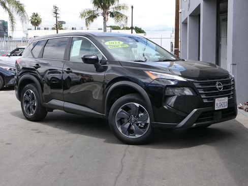 Used 2024 Nissan Rogue SV FWD image 1